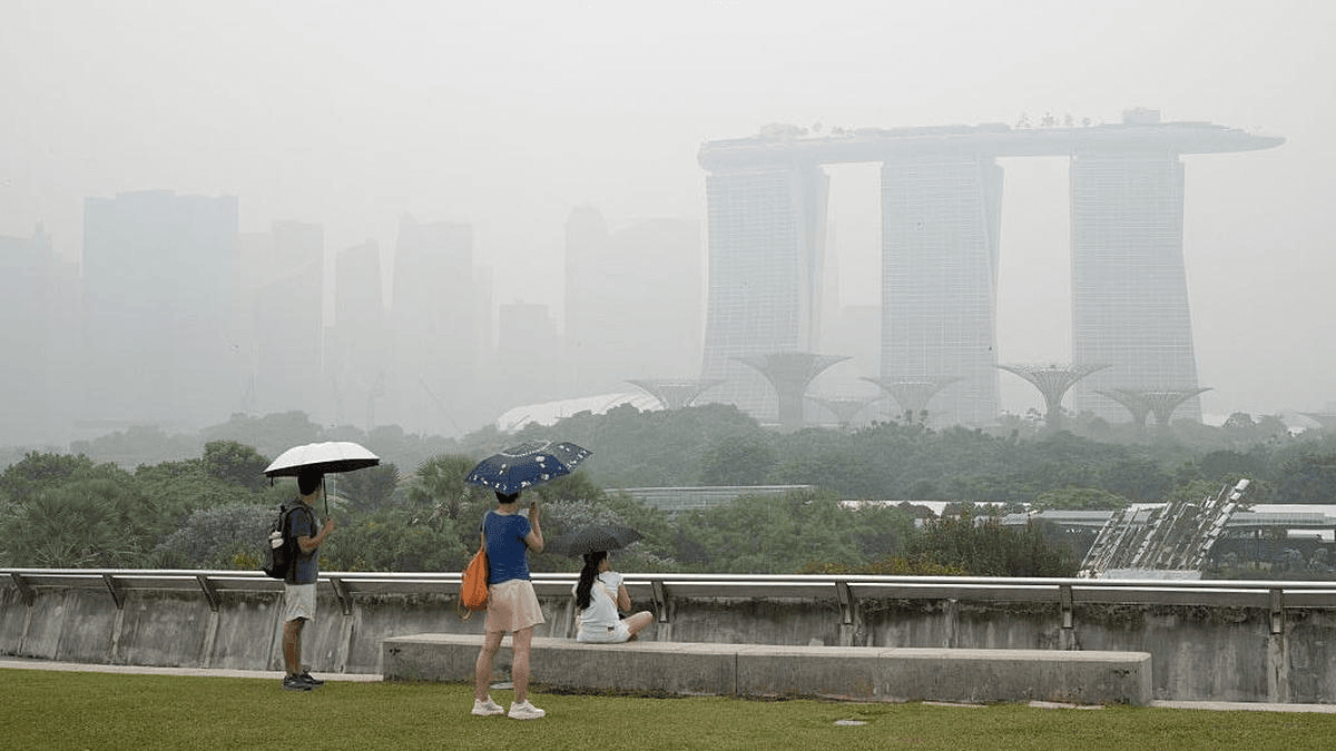 Singapura bagikan N95 gratis saat kabut asap. Kapan kamu perlu memakainya?